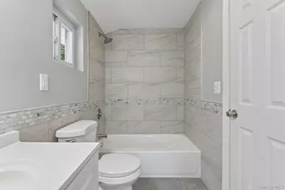 322 Barleau, Brentwood, NY 11717 - Photo 27