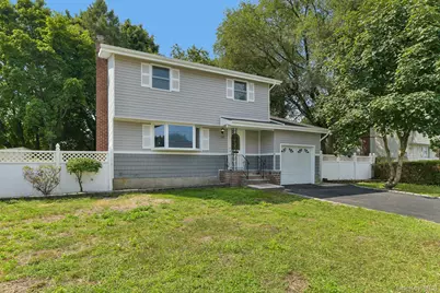 322 Barleau, Brentwood, NY 11717 - Photo 3