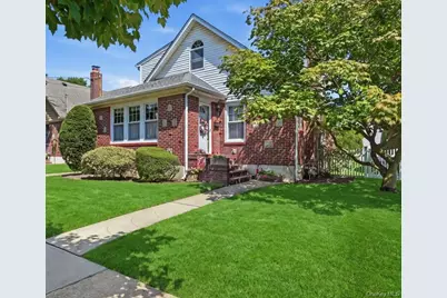 73 Chestnut Avenue, Floral Park, NY 11001 - Photo 3