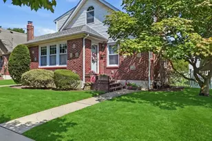 73 Chestnut Ave, Floral Park, NY 11001 - Photo 3