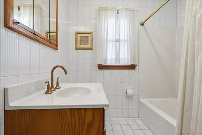 73 Chestnut Avenue, Floral Park, NY 11001 - Photo 21