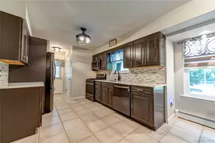40 Golf Club Cir, Manorville, NY 11949 - Photo 11
