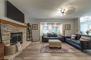 40 Golf Club Cir, Manorville, NY 11949 - Photo 5