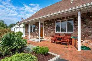 60 Academy Ln, Levittown, NY 11756 - Photo 37