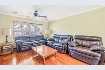 60 Academy Lane, Levittown, NY 11756 - Photo 17