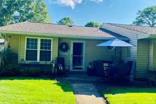472 Darwen Dr, Ridge, NY 11961 - Photo 11