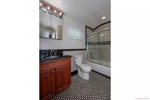 2505 Townhouse Dr, Coram, NY 11727 - Photo 9