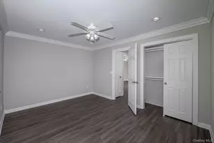 4003 Townhouse Dr, Coram, NY 11727 - Photo 7