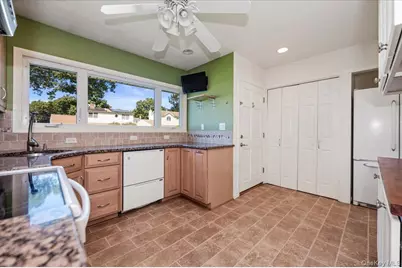162 Twin Lane N, Wantagh, NY 11793 - Photo 3