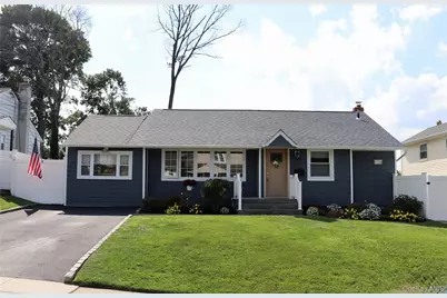 31 Prestwick Terrace, Glen Cove, NY 11542 - Photo 1