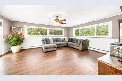 19 Ridgeley Road, Smithtown, NY 11787 - Photo 25