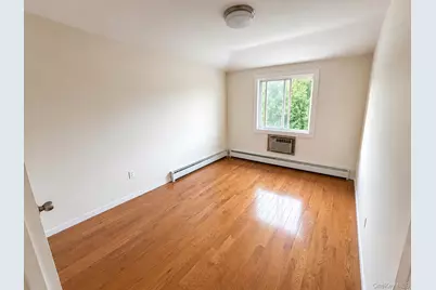 16221 N Conduit Avenue, Jamaica, NY 11434 - Photo 5