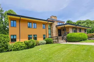 21 Lake Rd, Great Neck, NY 11020 - Photo 41