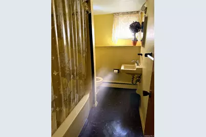 916 Park Avenue, Westbury, NY 11590 - Photo 13