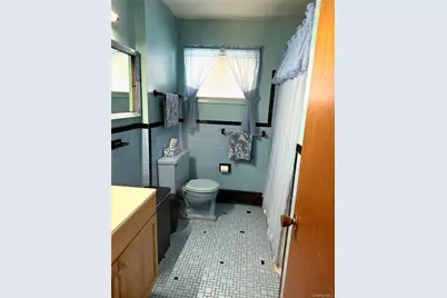 916 Park Avenue, Westbury, NY 11590 - Photo 7