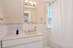 579 Manor Ln, Pelham, NY 10803 - Photo 15