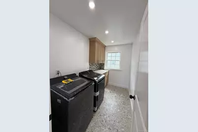 438 Von Elm Avenue, East Meadow, NY 11554 - Photo 21