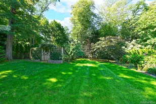 19 Sparrow Ln, Huntington, NY 11743 - Photo 33