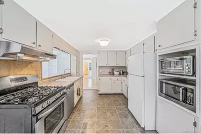 131 Quaker Path, East Setauket, NY 11733 - Photo 9