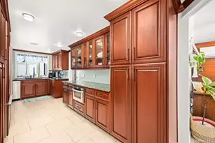 25 West 10th Road, Broad Channel, NY 11693 - Photo 5