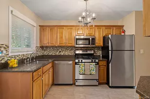 73 Town House Dr, Massapequa Park, NY 11762 - Photo 9