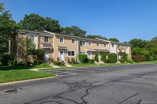 73 Town House Dr, Massapequa Park, NY 11762 - Photo 3