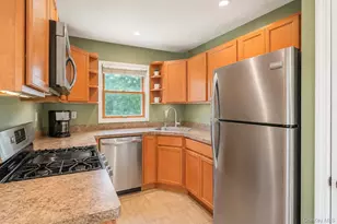70 Mohawk Dr, North Babylon, NY 11703 - Photo 7