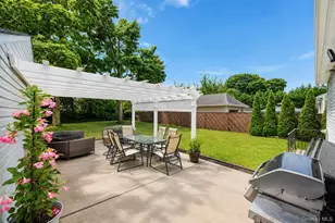 70 Mohawk Dr, North Babylon, NY 11703 - Photo 25