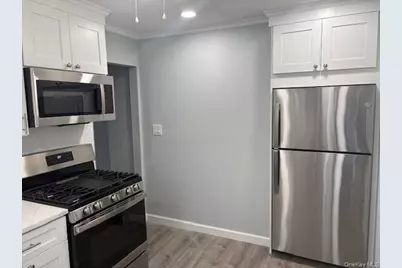 842 N Wellwood Avenue, Lindenhurst, NY 11757 - Photo 3