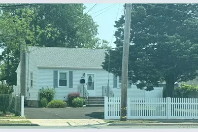 842 N Wellwood Avenue, Lindenhurst, NY 11757 - Photo 1