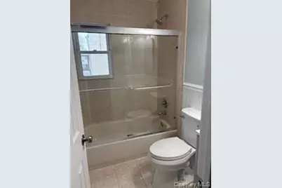 842 N Wellwood Avenue, Lindenhurst, NY 11757 - Photo 5