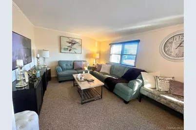 222 Centre Avenue, Lindenhurst, NY 11757 - Photo 5