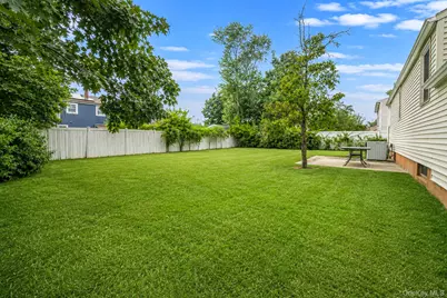 42 Walton Street, Brentwood, NY 11717 - Photo 5