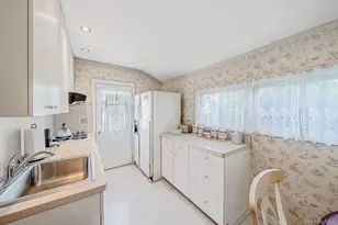 42 Walton St, Brentwood, NY 11717 - Photo 15