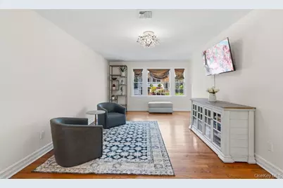 47 Syosset Circle, Syosset, NY 11791 - Photo 15