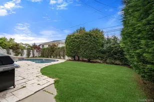 47 Syosset Cir, Syosset, NY 11791 - Photo 33
