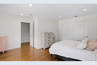 47 Syosset Circle, Syosset, NY 11791 - Photo 25