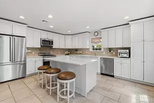 47 Syosset Cir, Syosset, NY 11791 - Photo 11