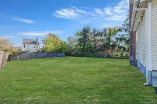 39 Chapman Pl, Bay Shore, NY 11706 - Photo 17