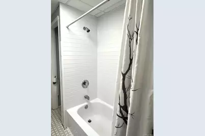 39 Chapman Place, Bay Shore, NY 11706 - Photo 3