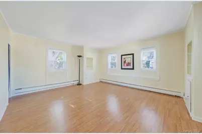 39 Chapman Place, Bay Shore, NY 11706 - Photo 9