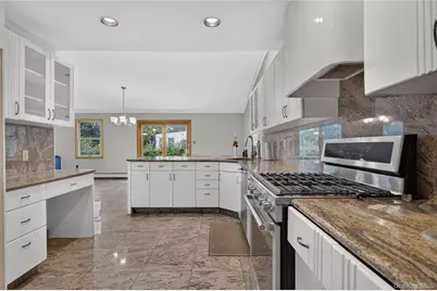146 Longwood Avenue, Westbury, NY 11590 - Photo 11