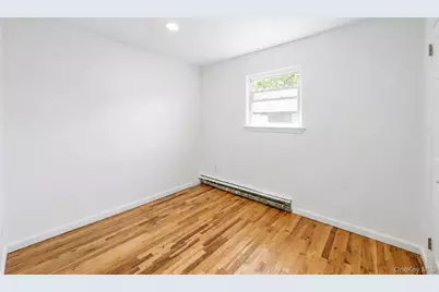 334 Robbins Street, Lindenhurst, NY 11757 - Photo 17