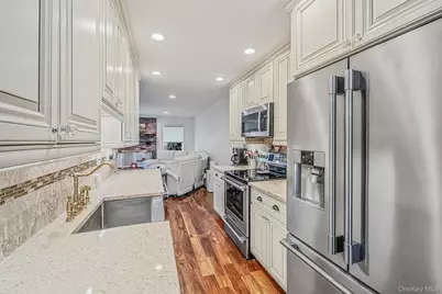 42 Summerfield Court, Deer Park, NY 11729 - Photo 9