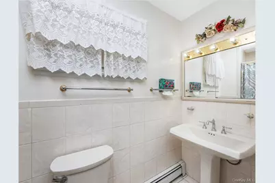 162 Washington Street, Farmingdale, NY 11735 - Photo 15