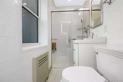 100 Randall Avenue #3D, Freeport, NY 11520 - Photo 21