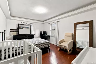 2546 Laconia Avenue, Bronx, NY 10469 - Photo 11