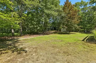4 Wooded Ln, Hampton Bays, NY 11946 - Photo 33