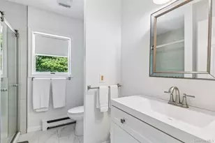4 Wooded Ln, Hampton Bays, NY 11946 - Photo 23