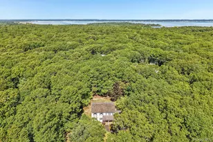 4 Wooded Ln, Hampton Bays, NY 11946 - Photo 37